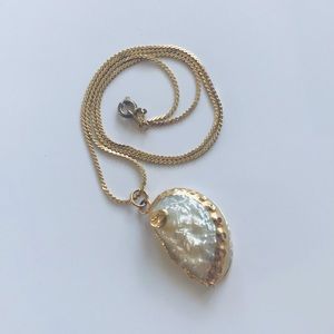 1990’s! 🐚 Vintage Gold-Plated Ethereal Seashell Necklace
